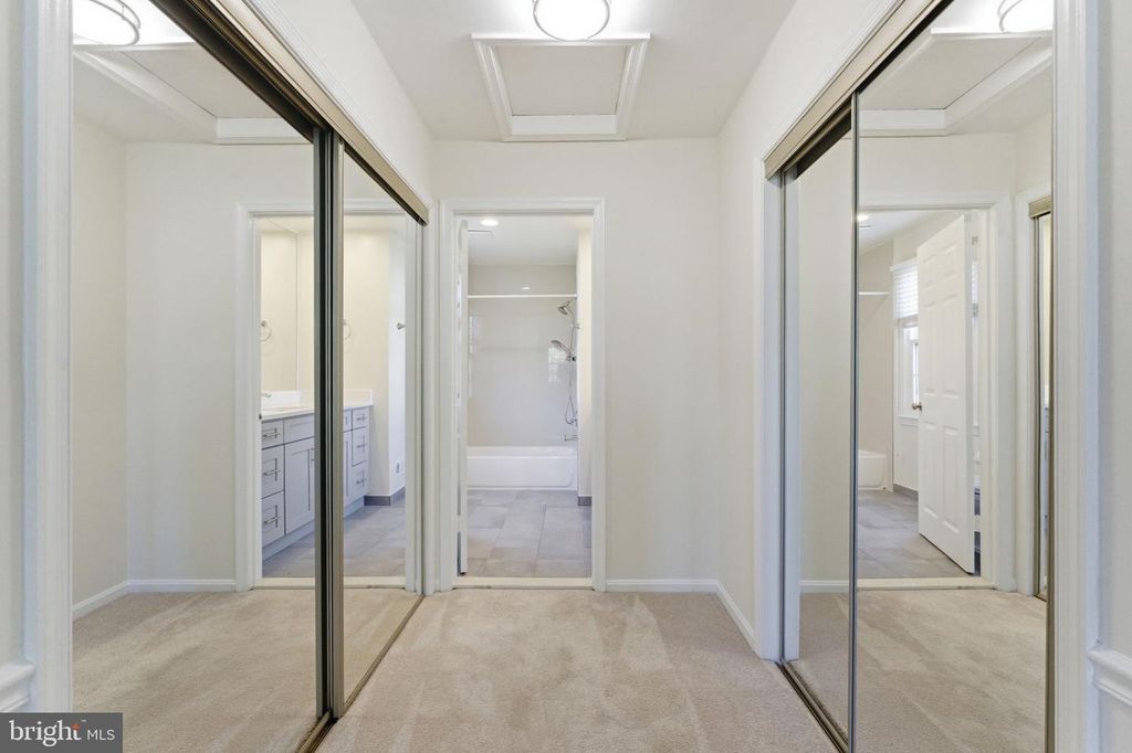 Image 19 of property listing at 14704 PINTO LN, Rockville, MD 20850