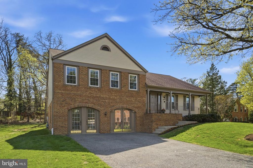 Image 2 of property listing at 14704 PINTO LN, Rockville, MD 20850