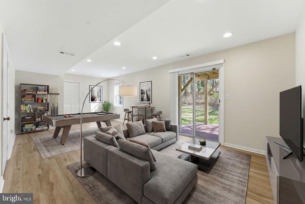 Image 25 of property listing at 14704 PINTO LN, Rockville, MD 20850