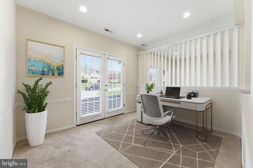 Image 31 of property listing at 14704 PINTO LN, Rockville, MD 20850