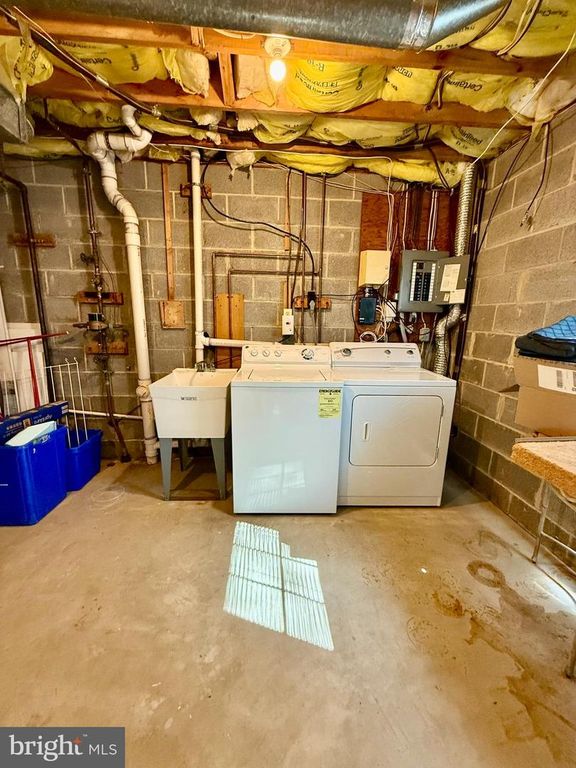 Image 32 of property listing at 14704 PINTO LN, Rockville, MD 20850