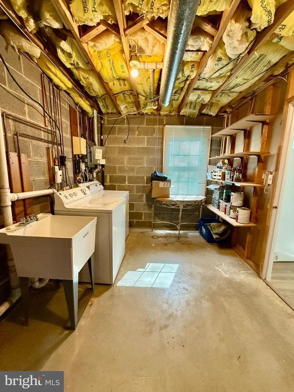 Image 34 of property listing at 14704 PINTO LN, Rockville, MD 20850