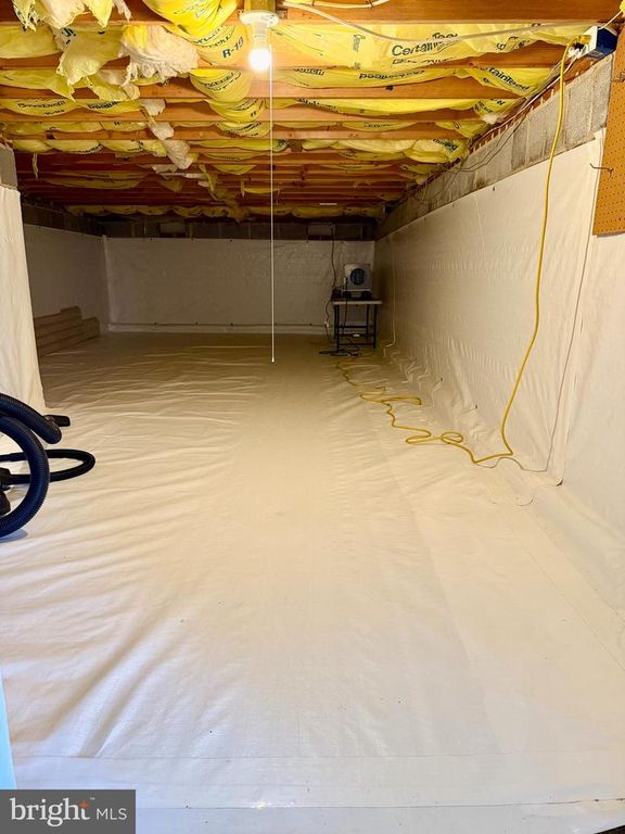 Image 35 of property listing at 14704 PINTO LN, Rockville, MD 20850