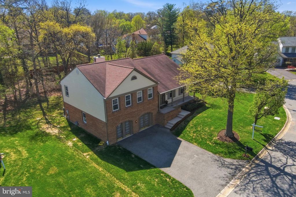 Image 4 of property listing at 14704 PINTO LN, Rockville, MD 20850