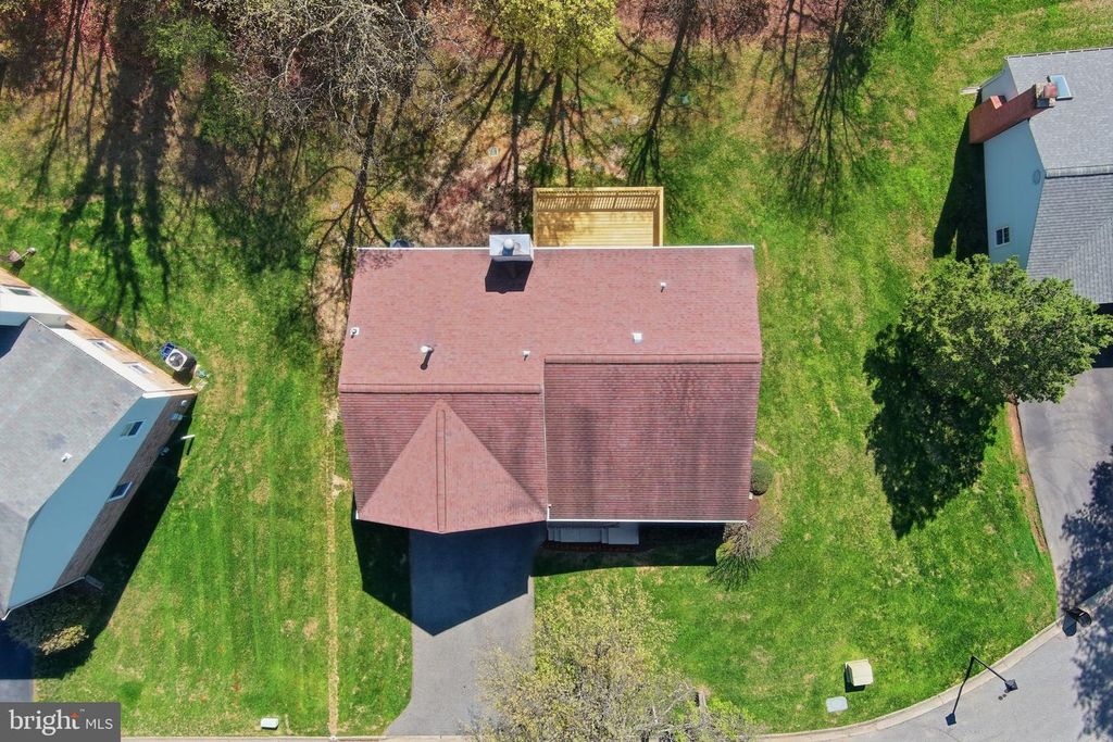 Image 40 of property listing at 14704 PINTO LN, Rockville, MD 20850