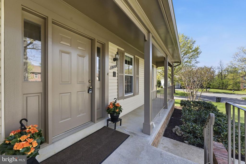 Image 5 of property listing at 14704 PINTO LN, Rockville, MD 20850