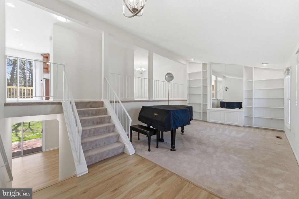 Image 6 of property listing at 14704 PINTO LN, Rockville, MD 20850