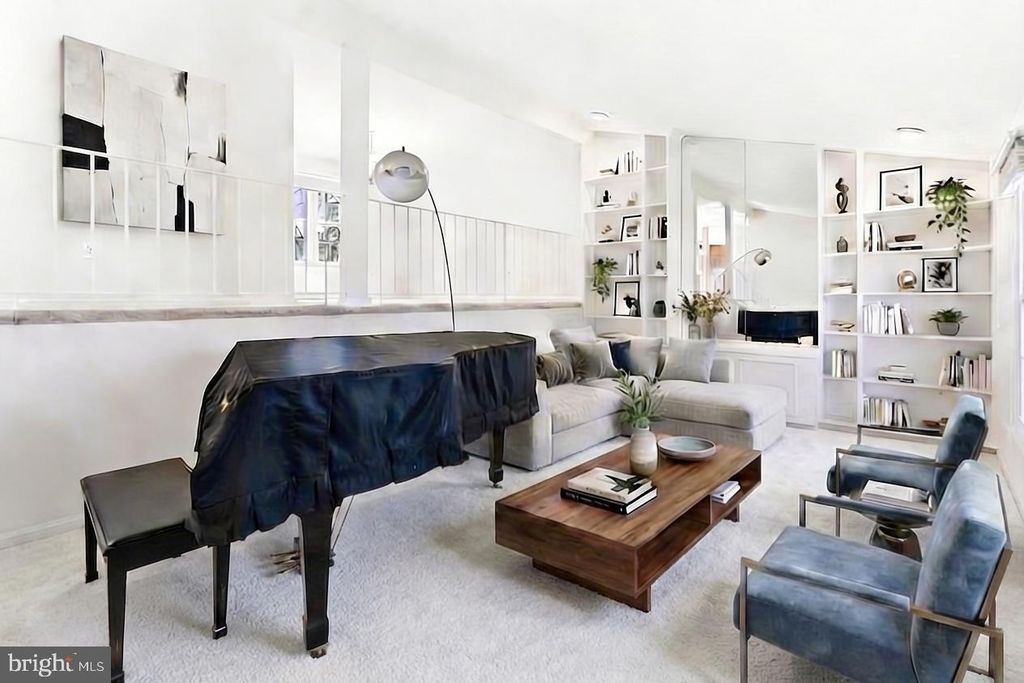 Image 7 of property listing at 14704 PINTO LN, Rockville, MD 20850