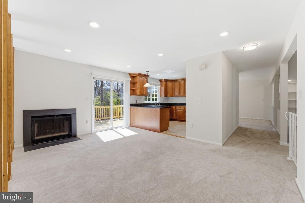 Image 8 of property listing at 14704 PINTO LN, Rockville, MD 20850