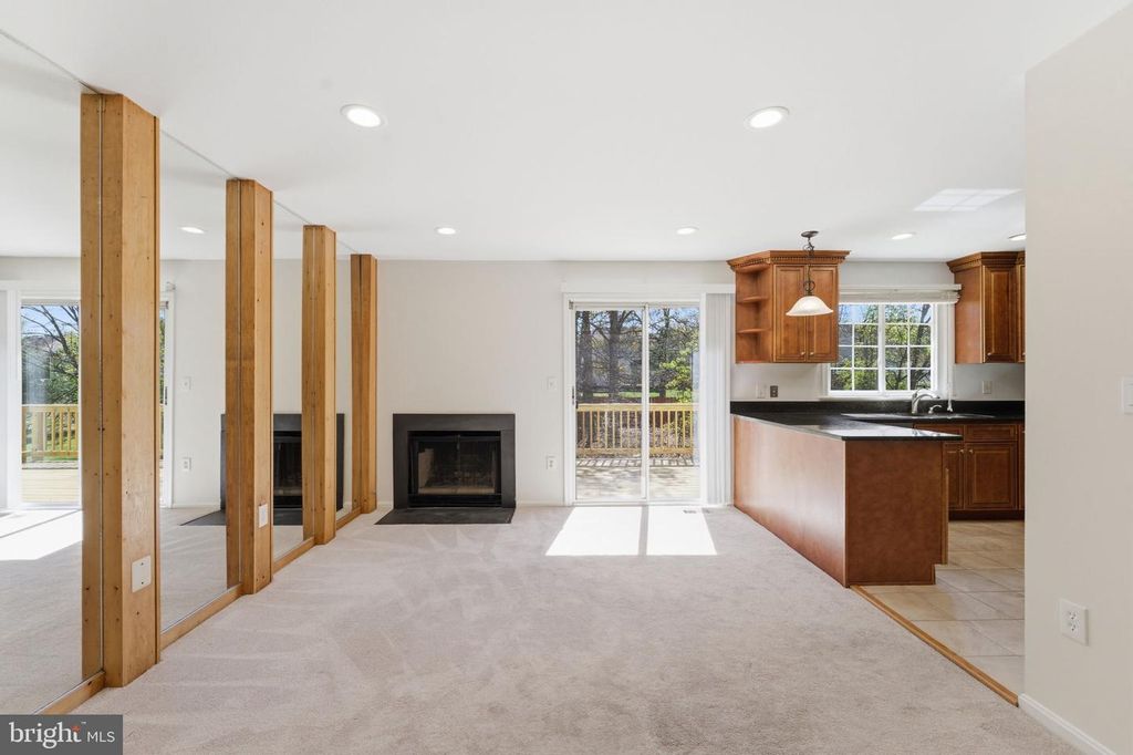 Image 9 of property listing at 14704 PINTO LN, Rockville, MD 20850