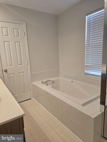 20323 SWALLOW POINT RD, Gaithersburg, MD 20886