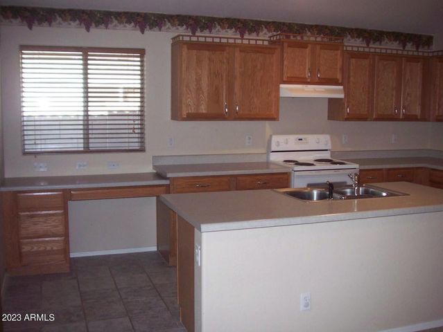 10945 W Loma Lane, Peoria, AZ 85345