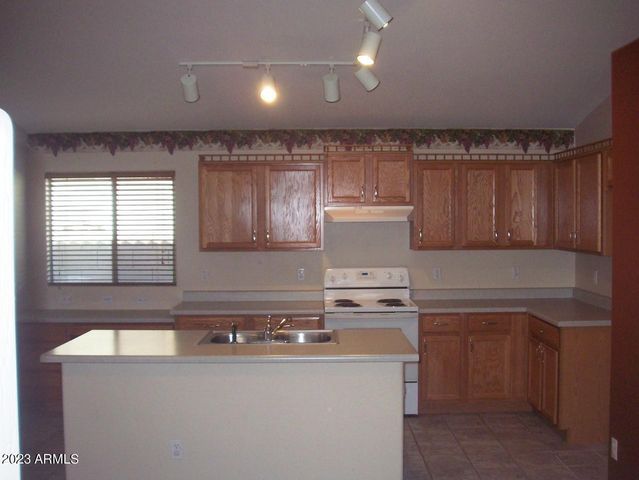 10945 W Loma Lane, Peoria, AZ 85345