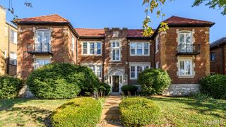 7331 Forsyth Boulevard 1E, University City, MO 63105