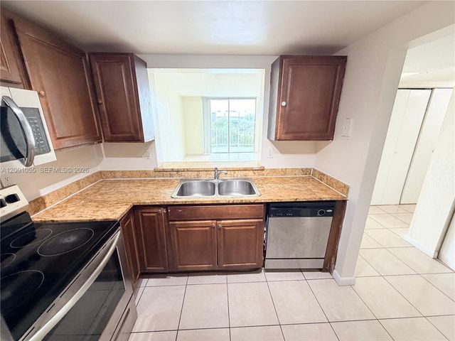 496 NW 165th St Rd D-409, Miami, FL 33169