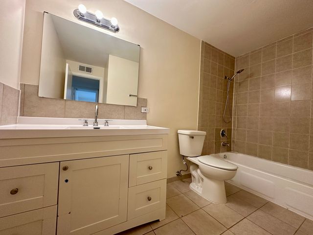20A Kingery Quarter Street 202, Willowbrook, IL 60527