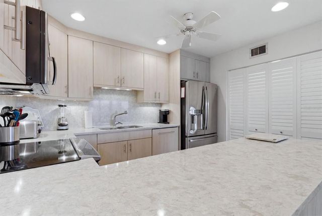 2729 N BEACH ROAD 211, Englewood, FL 34223