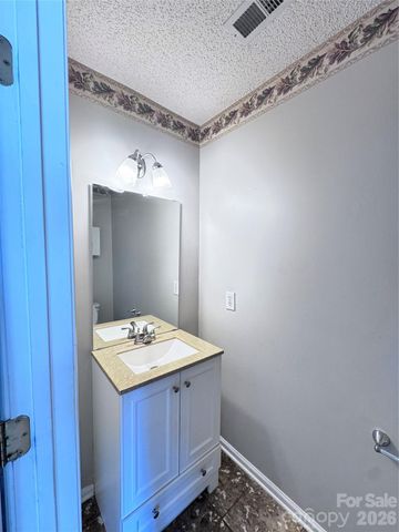 6528 Forest Cross Drive, Charlotte, NC 28216