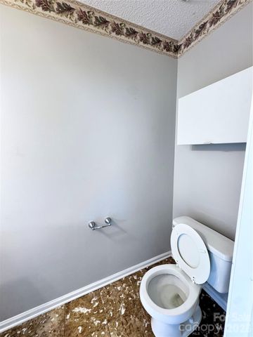 6528 Forest Cross Drive, Charlotte, NC 28216