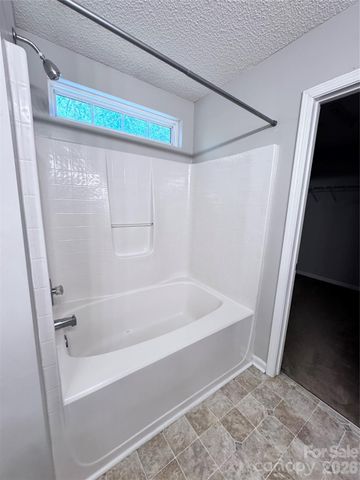 6528 Forest Cross Drive, Charlotte, NC 28216