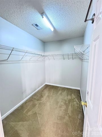 6528 Forest Cross Drive, Charlotte, NC 28216