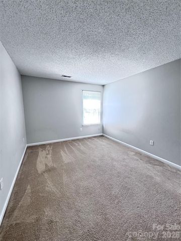 6528 Forest Cross Drive, Charlotte, NC 28216