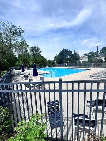 6528 Forest Cross Drive, Charlotte, NC 28216