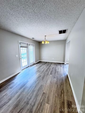 6528 Forest Cross Drive, Charlotte, NC 28216