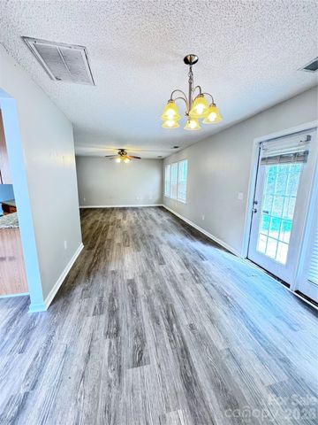 6528 Forest Cross Drive, Charlotte, NC 28216