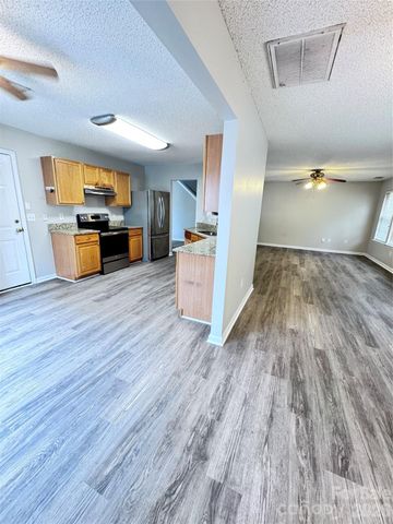 6528 Forest Cross Drive, Charlotte, NC 28216