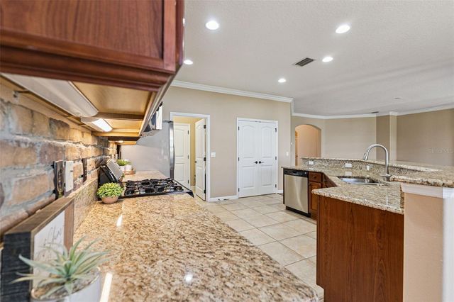 1627 VICTORIA GARDENS DRIVE, Deland, FL 32724