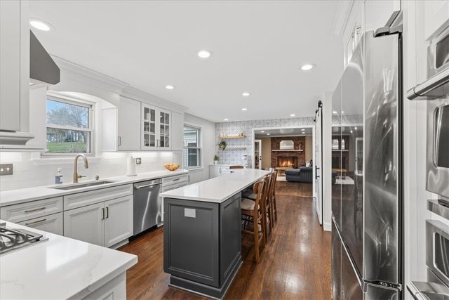 2579 Matterhorn Dr, Franklin Park, PA 15090