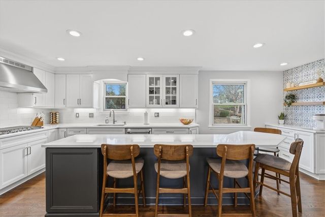 2579 Matterhorn Dr, Franklin Park, PA 15090