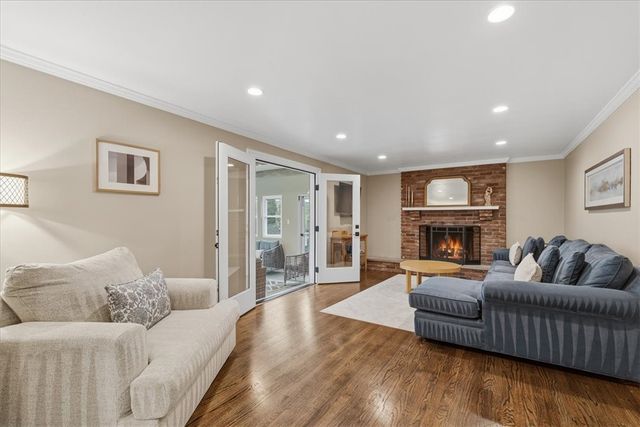 2579 Matterhorn Dr, Franklin Park, PA 15090