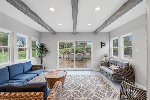 2579 Matterhorn Dr, Franklin Park, PA 15090