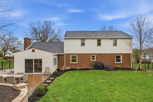 2579 Matterhorn Dr, Franklin Park, PA 15090