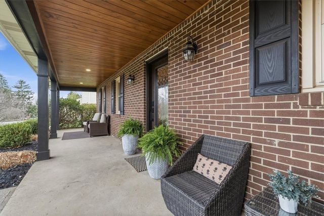 2579 Matterhorn Dr, Franklin Park, PA 15090