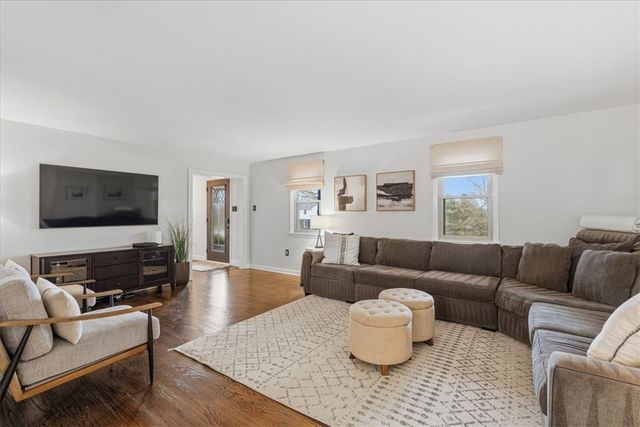 2579 Matterhorn Dr, Franklin Park, PA 15090