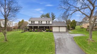 2579 Matterhorn Dr, Franklin Park, PA 15090