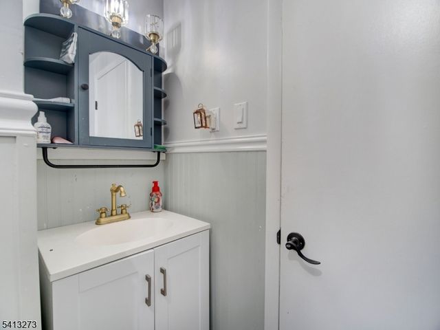 26 E 49Th St, Bayonne City, NJ 07002