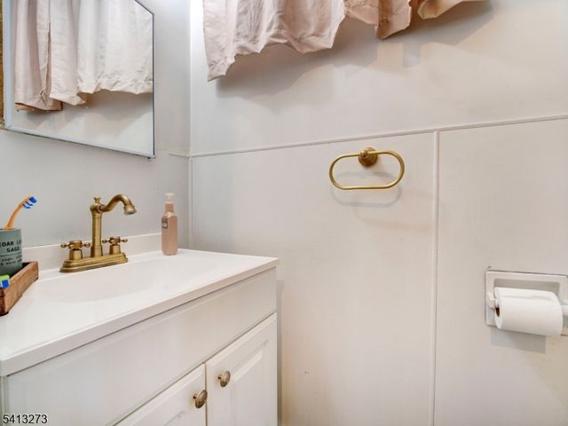 26 E 49Th St, Bayonne City, NJ 07002