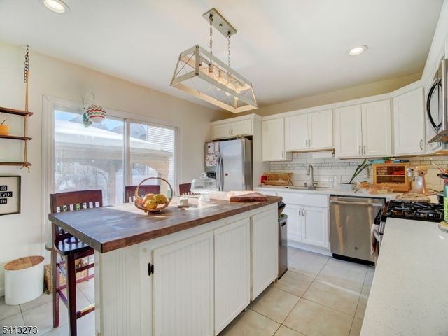 26 E 49Th St, Bayonne City, NJ 07002