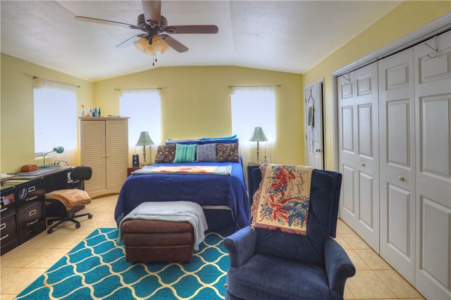 802 Mission St, Rockport, TX 78382