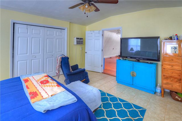 802 Mission St, Rockport, TX 78382