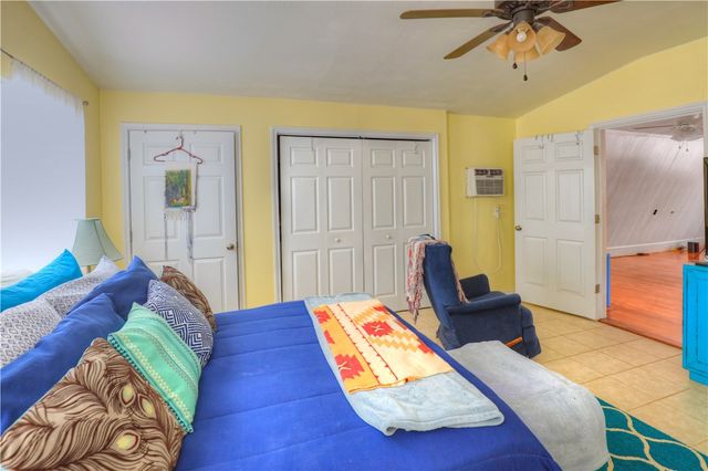 802 Mission St, Rockport, TX 78382