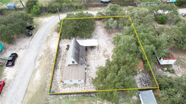 802 Mission St, Rockport, TX 78382