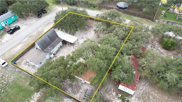 802 Mission St, Rockport, TX 78382