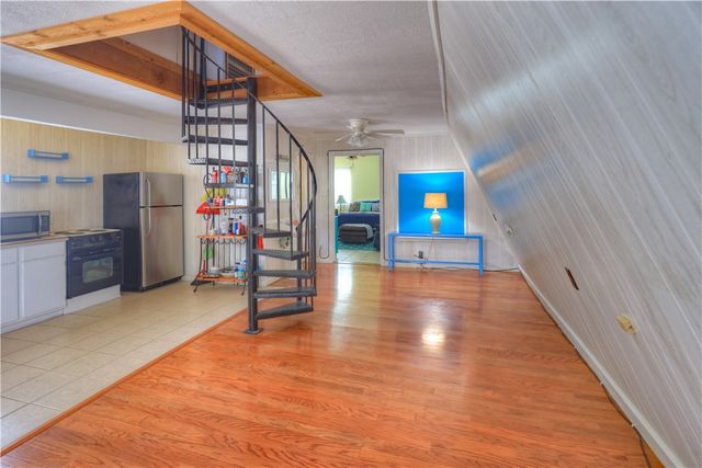 802 Mission St, Rockport, TX 78382