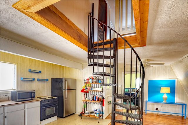 802 Mission St, Rockport, TX 78382