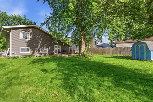 1240 Foxcroft Drive, Aurora, IL 60506